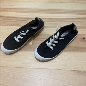 Black Roxy canvas sneakers sz 11 white laces #sneakers #canvas